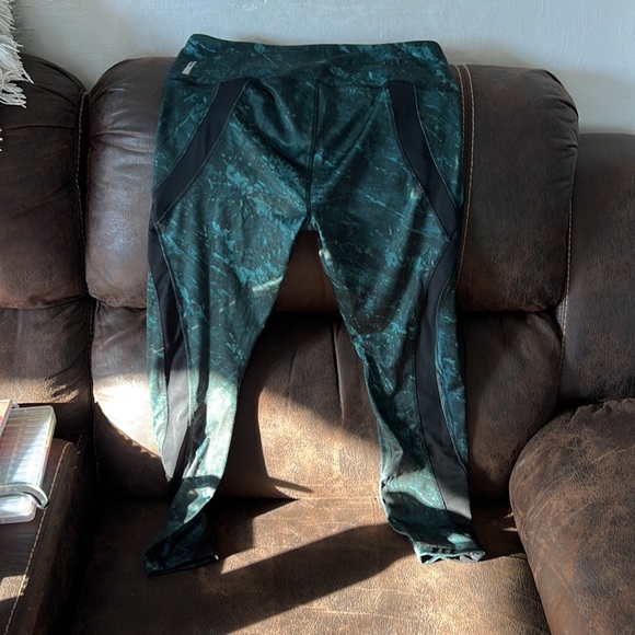 Reebok Capri - Picture 3 of 4